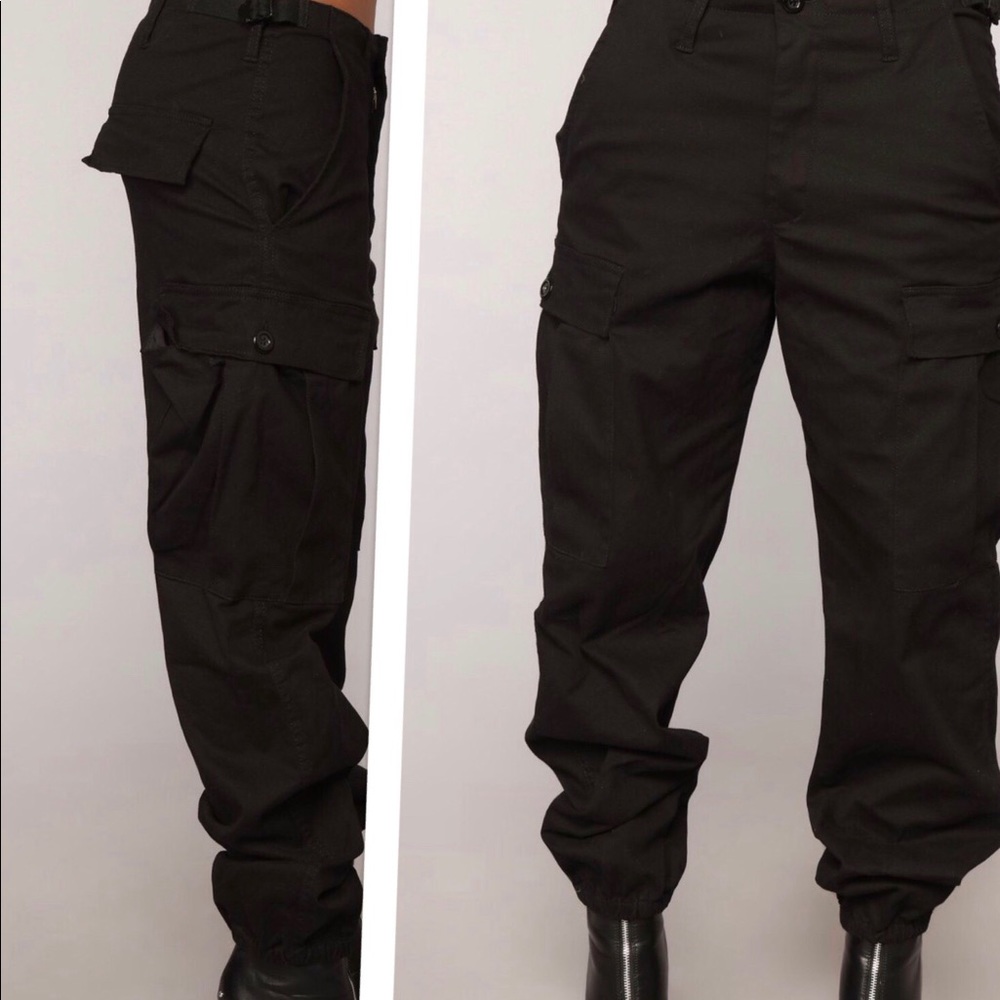 Fashion Nova oversized cargo pants- black